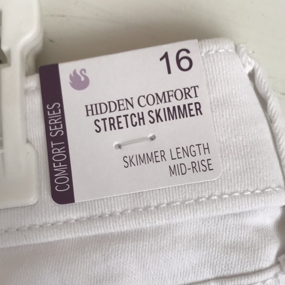$10 flash sale (24 hr) NWT White Hidden stretch skimmer shorts mid rise size 16 - Picture 7 of 7